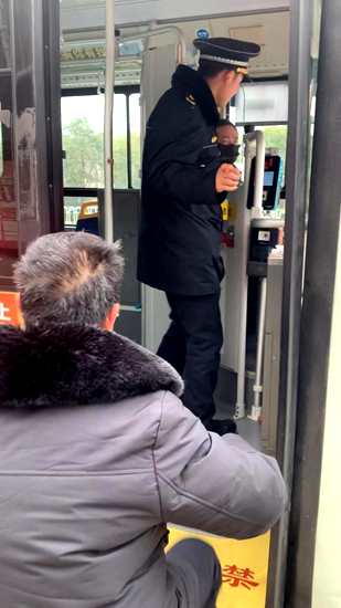 �����ж������������������·�����ǹ�����æ